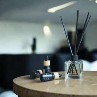 Představte si, že pokaždé, když otevřete dveře do svého domova, pocítíte jemné tóny Lancome - La Vie Est Belle nebo...